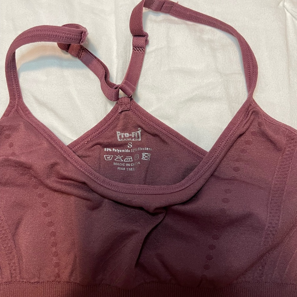Pro fit seamless sports bra